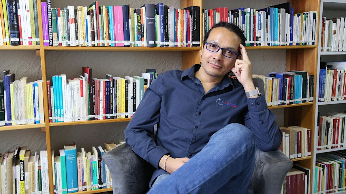 Staying Close to Experience: Practising the Existential Stance